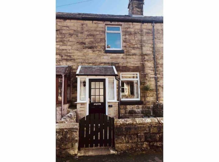 Boutique Cottage In The Heart Of Buxton Town Exterior photo